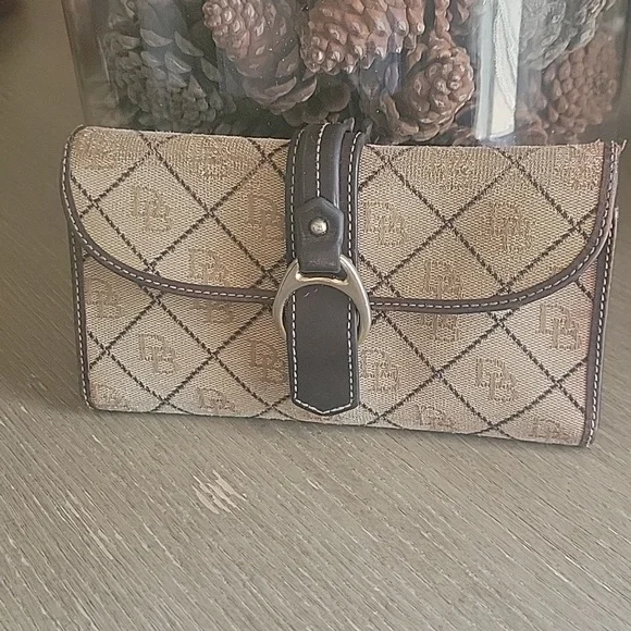 Dooney&Bourke vintage wallet - Picture 1 of 5